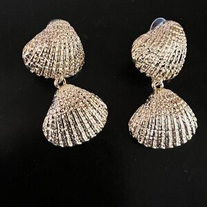 Gold tone pierced shell dangle earrings. Great shape.
